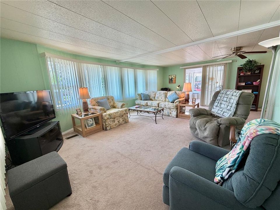 For Sale: $119,000 (2 beds, 2 baths, 1332 Square Feet)