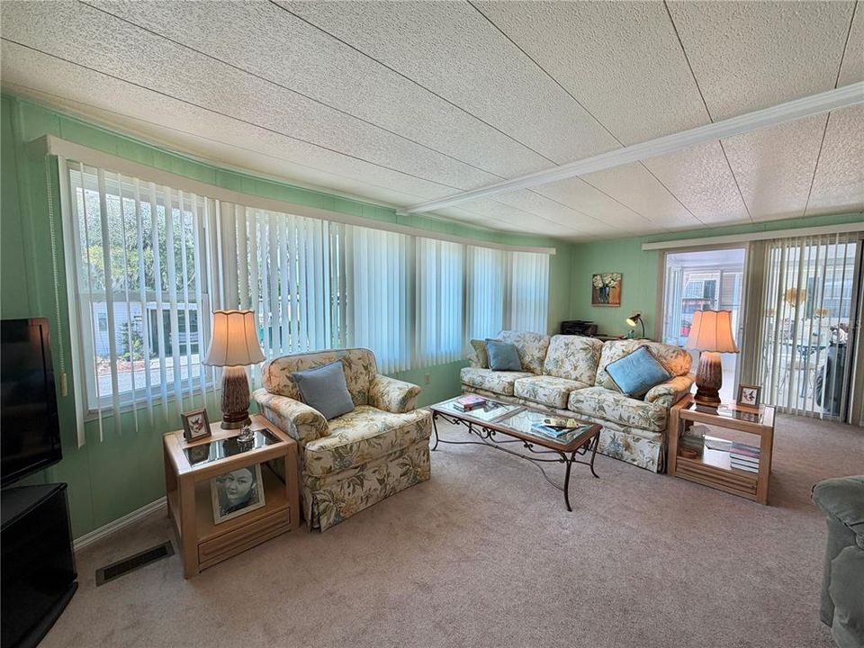 For Sale: $119,000 (2 beds, 2 baths, 1332 Square Feet)