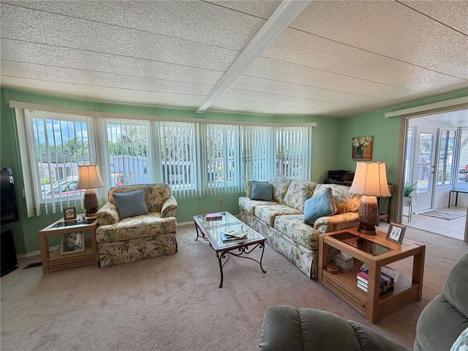 For Sale: $119,000 (2 beds, 2 baths, 1332 Square Feet)