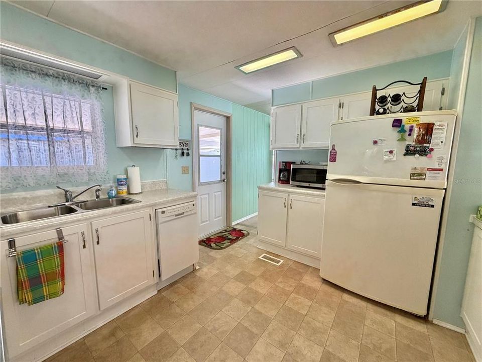 For Sale: $119,000 (2 beds, 2 baths, 1332 Square Feet)