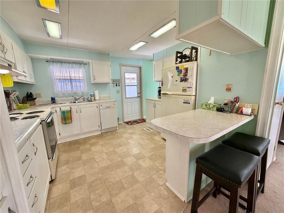 For Sale: $119,000 (2 beds, 2 baths, 1332 Square Feet)