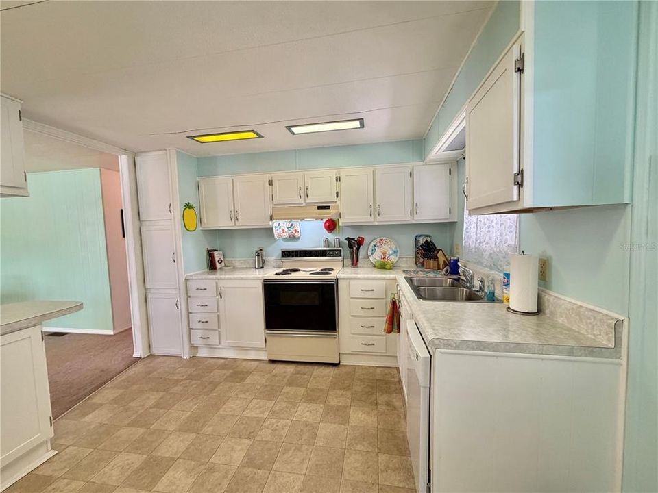 For Sale: $119,000 (2 beds, 2 baths, 1332 Square Feet)