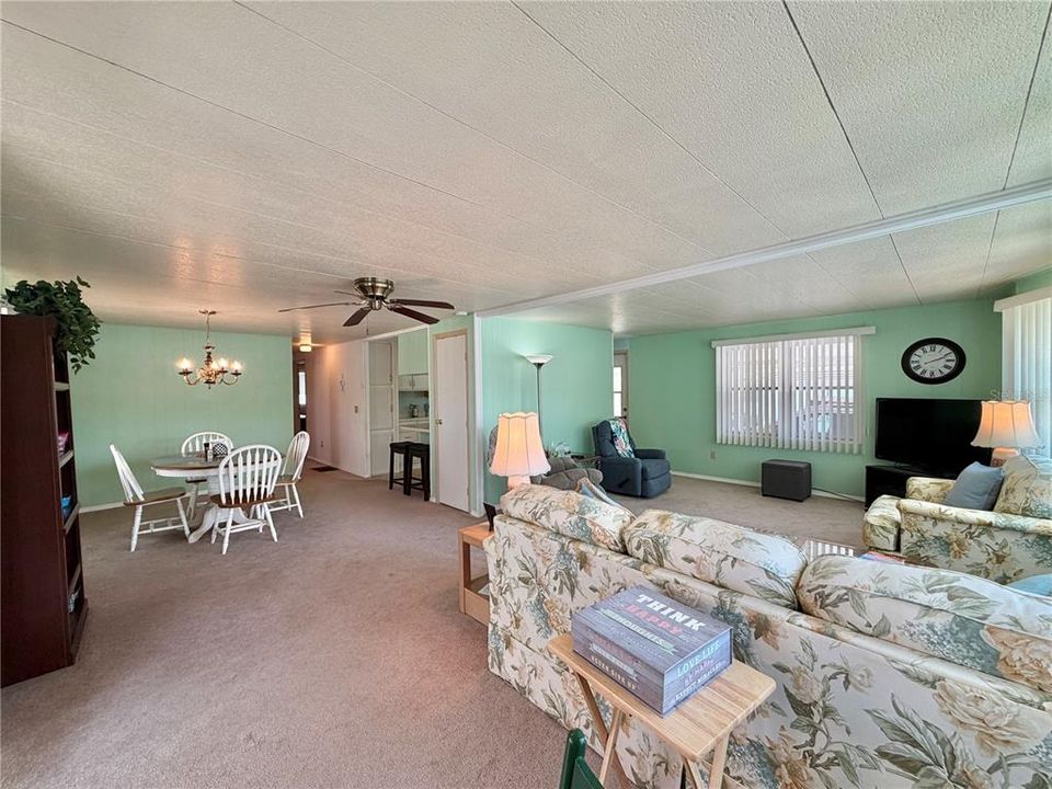 For Sale: $119,000 (2 beds, 2 baths, 1332 Square Feet)