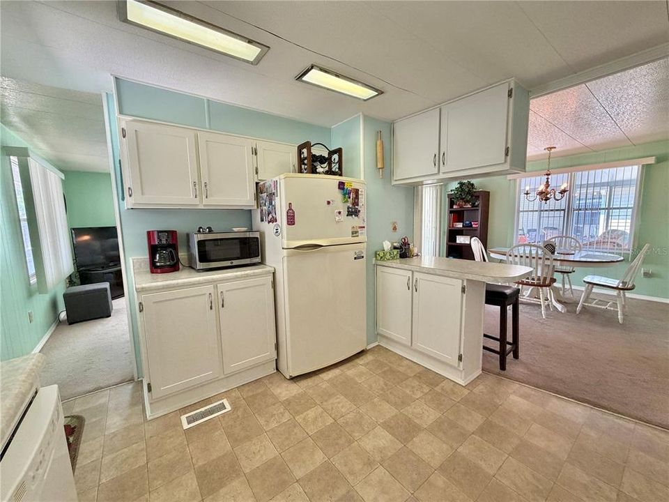 For Sale: $119,000 (2 beds, 2 baths, 1332 Square Feet)