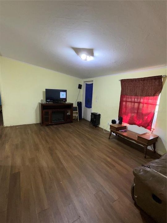 For Sale: $199,900 (3 beds, 2 baths, 1200 Square Feet)