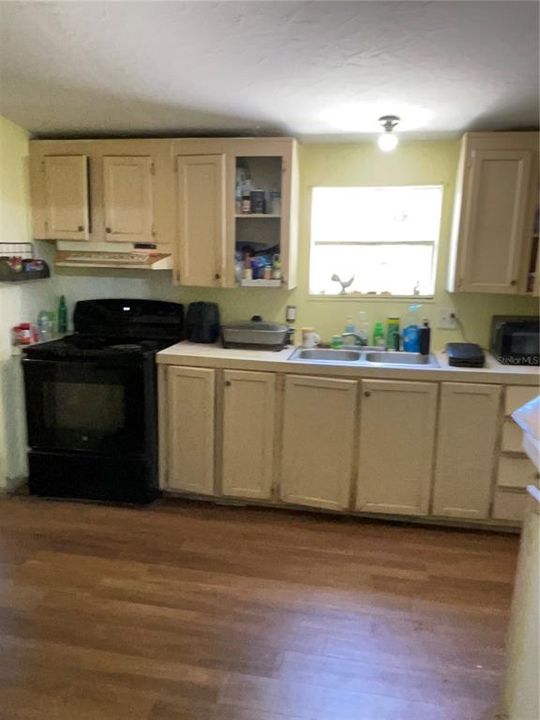 For Sale: $199,900 (3 beds, 2 baths, 1200 Square Feet)