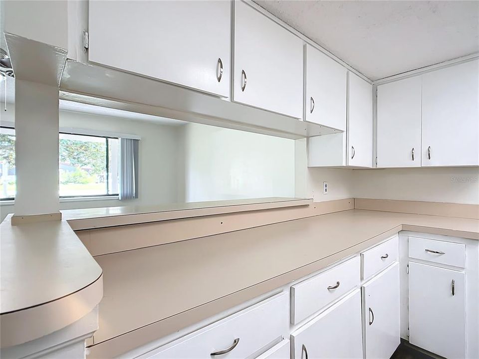 На продажу: $149,900 (2 спален, 2 ванн, 1040 Квадратных фут)