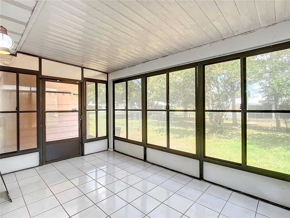 На продажу: $149,900 (2 спален, 2 ванн, 1040 Квадратных фут)