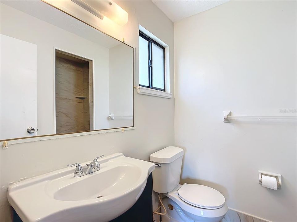 На продажу: $149,900 (2 спален, 2 ванн, 1040 Квадратных фут)