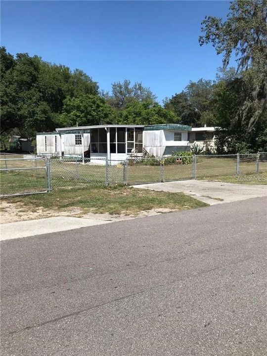 For Sale: $109,999 (2 beds, 2 baths, 732 Square Feet)
