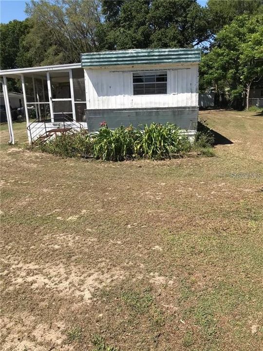 For Sale: $109,999 (2 beds, 2 baths, 732 Square Feet)