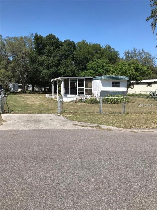 For Sale: $109,999 (2 beds, 2 baths, 732 Square Feet)