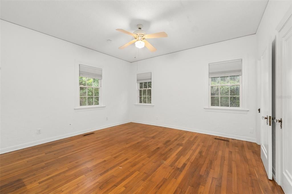 En Venta: $777,000 (3 camas, 2 baños, 2127 Pies cuadrados)