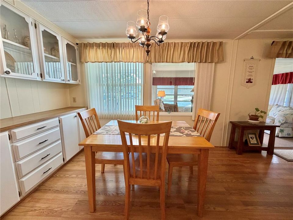 For Sale: $139,000 (2 beds, 2 baths, 1056 Square Feet)