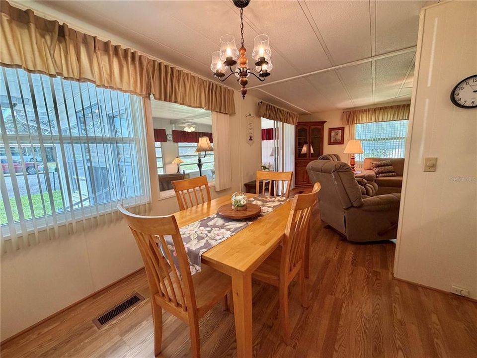 For Sale: $139,000 (2 beds, 2 baths, 1056 Square Feet)