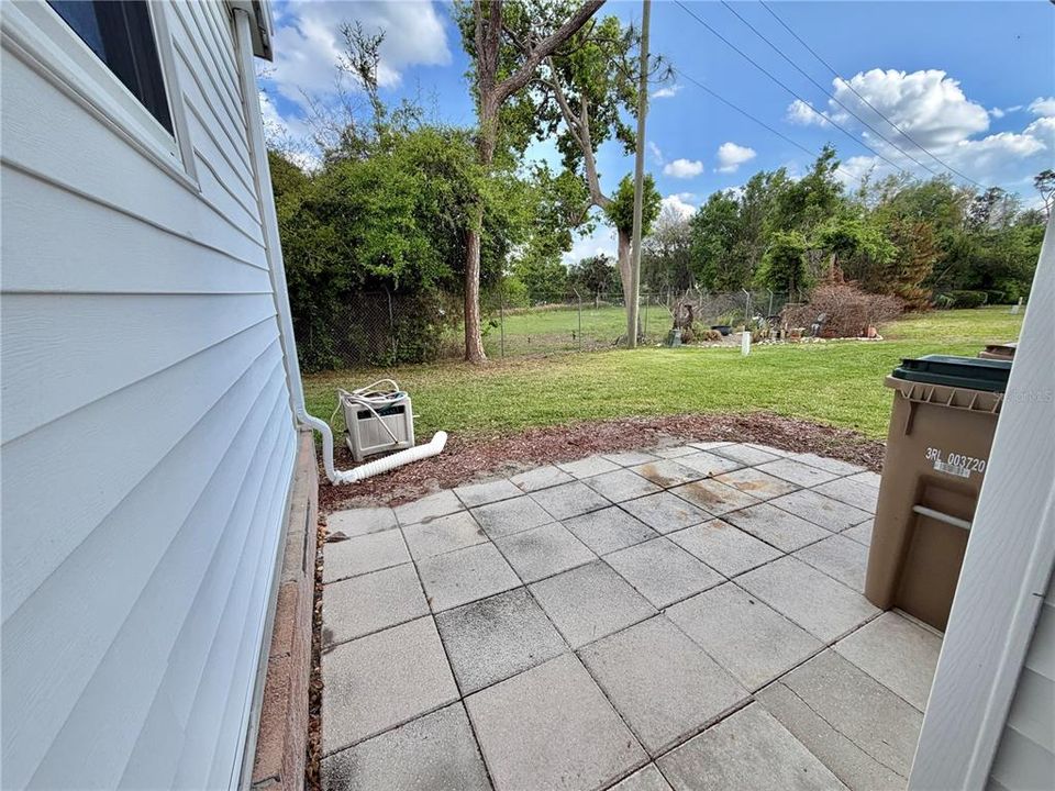 For Sale: $139,000 (2 beds, 2 baths, 1056 Square Feet)