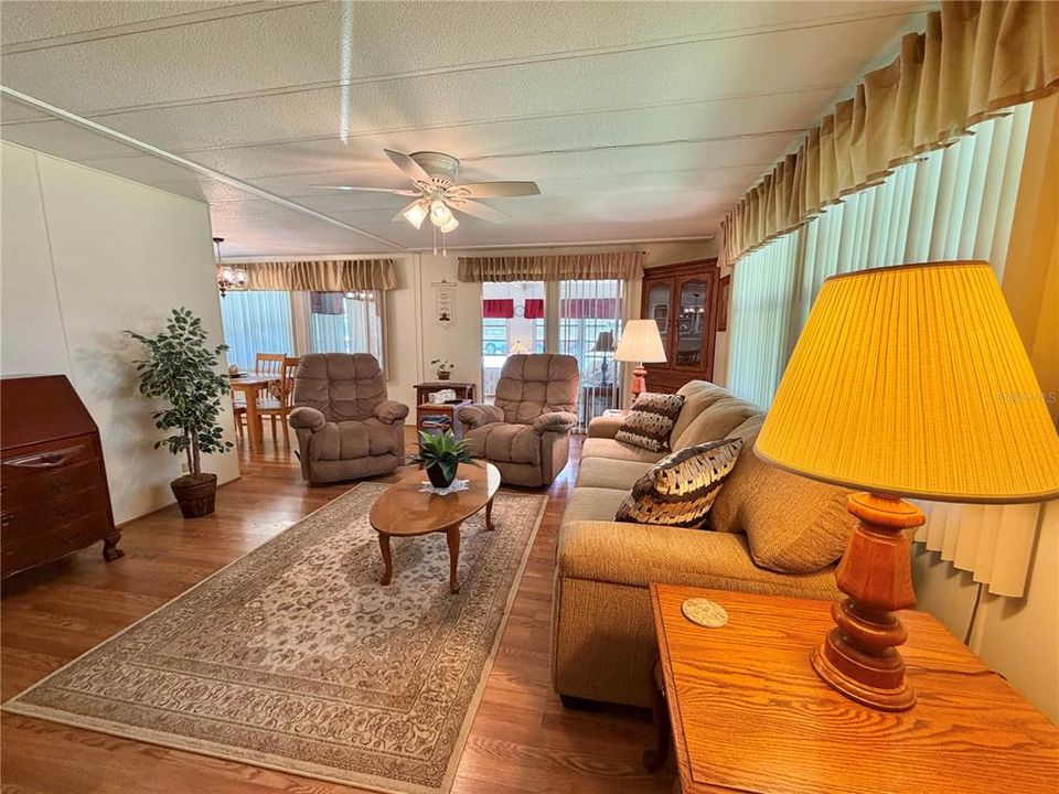 For Sale: $139,000 (2 beds, 2 baths, 1056 Square Feet)