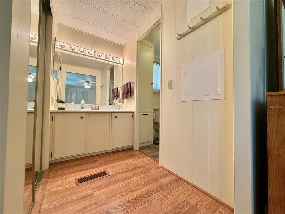 For Sale: $139,000 (2 beds, 2 baths, 1056 Square Feet)