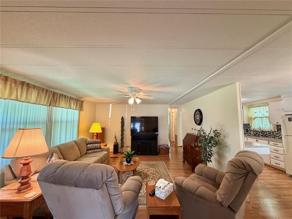 For Sale: $139,000 (2 beds, 2 baths, 1056 Square Feet)