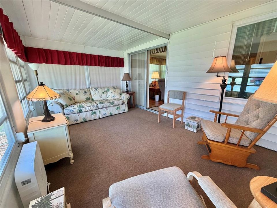 For Sale: $139,000 (2 beds, 2 baths, 1056 Square Feet)