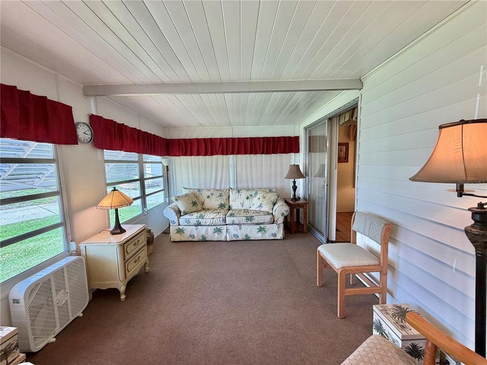 For Sale: $139,000 (2 beds, 2 baths, 1056 Square Feet)