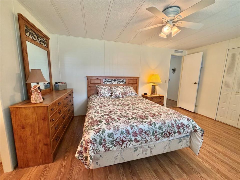 For Sale: $139,000 (2 beds, 2 baths, 1056 Square Feet)