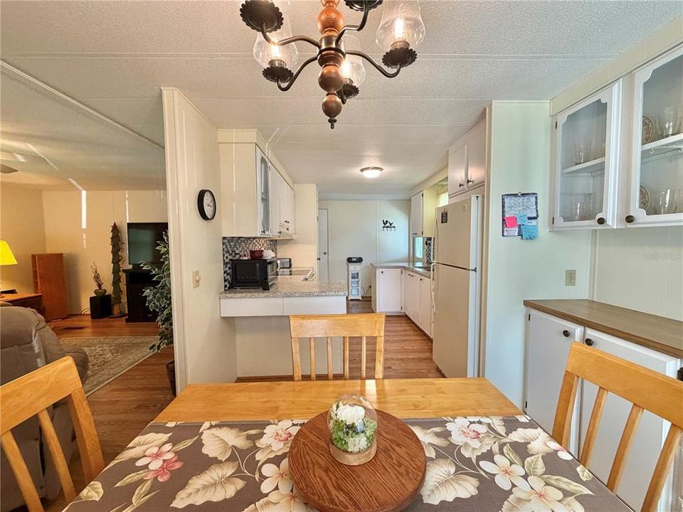 For Sale: $139,000 (2 beds, 2 baths, 1056 Square Feet)