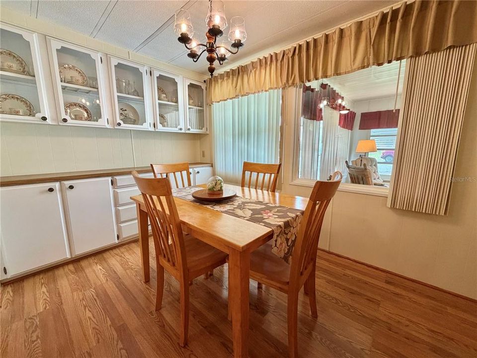 For Sale: $139,000 (2 beds, 2 baths, 1056 Square Feet)