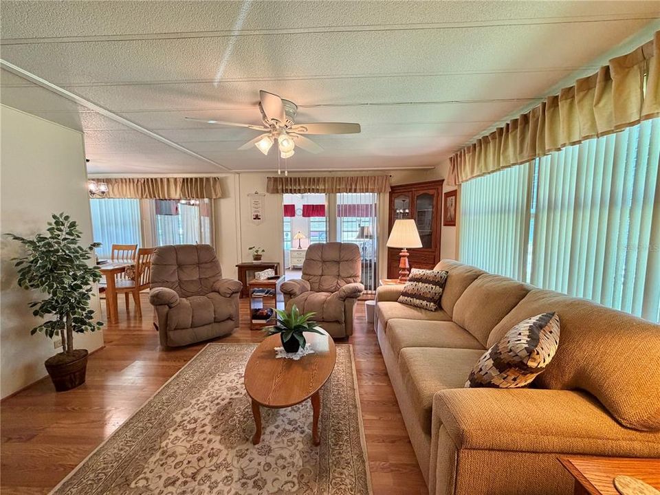 For Sale: $139,000 (2 beds, 2 baths, 1056 Square Feet)