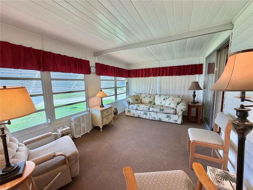 For Sale: $139,000 (2 beds, 2 baths, 1056 Square Feet)