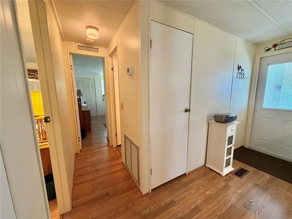 For Sale: $139,000 (2 beds, 2 baths, 1056 Square Feet)