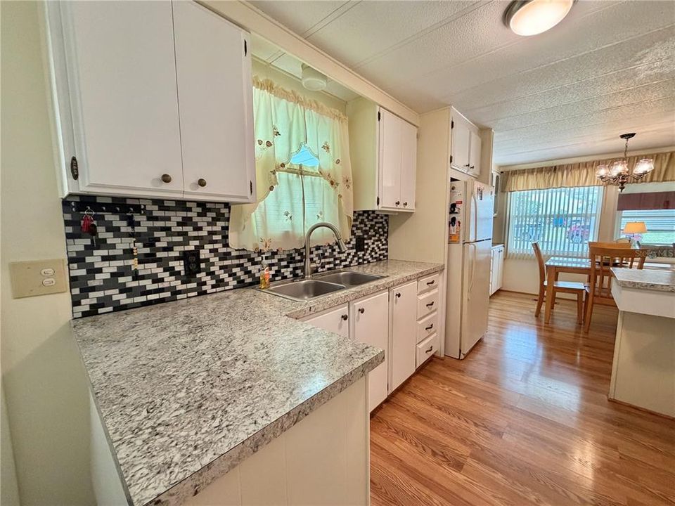 For Sale: $139,000 (2 beds, 2 baths, 1056 Square Feet)