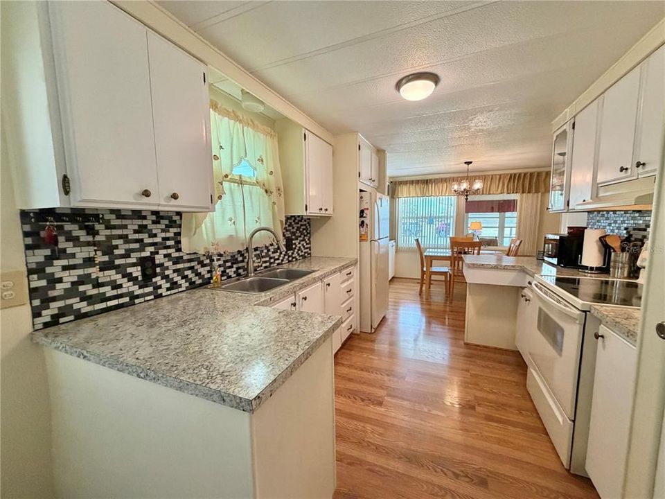 For Sale: $139,000 (2 beds, 2 baths, 1056 Square Feet)