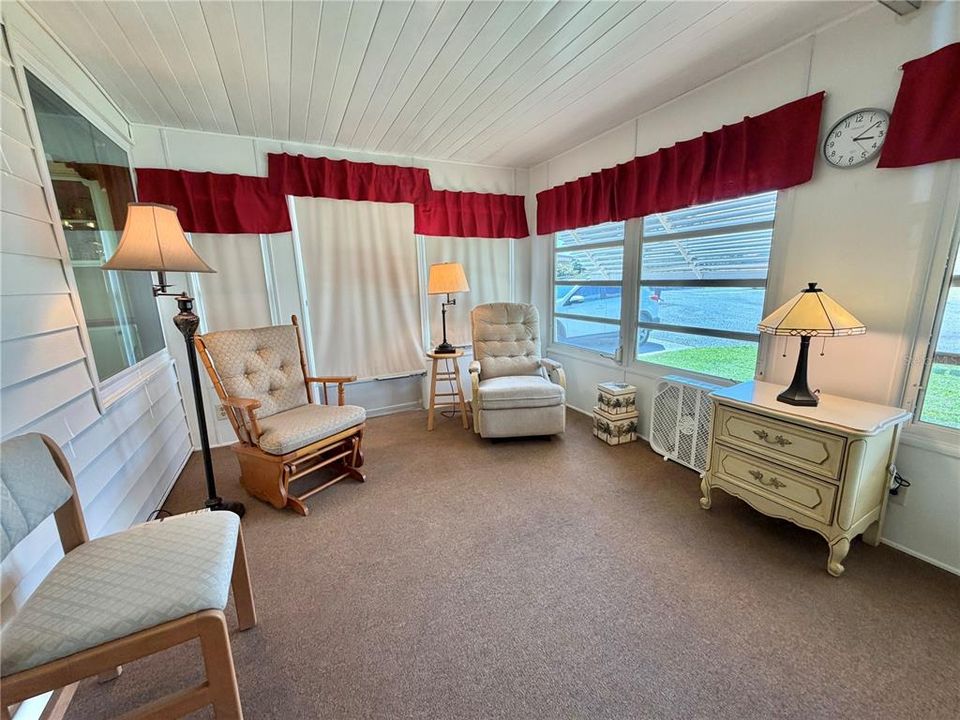 For Sale: $139,000 (2 beds, 2 baths, 1056 Square Feet)