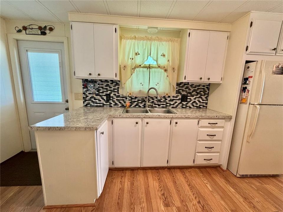 For Sale: $139,000 (2 beds, 2 baths, 1056 Square Feet)