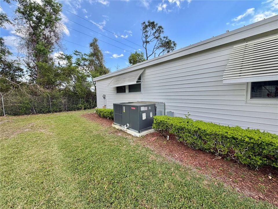 For Sale: $139,000 (2 beds, 2 baths, 1056 Square Feet)