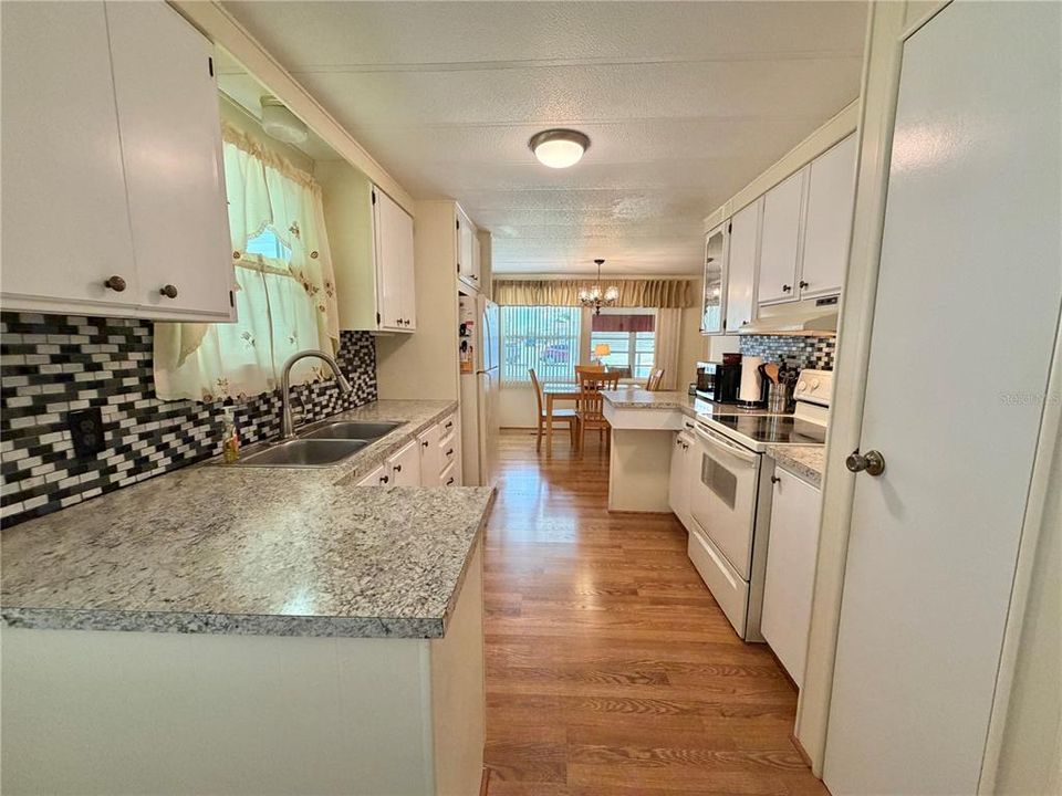 For Sale: $139,000 (2 beds, 2 baths, 1056 Square Feet)