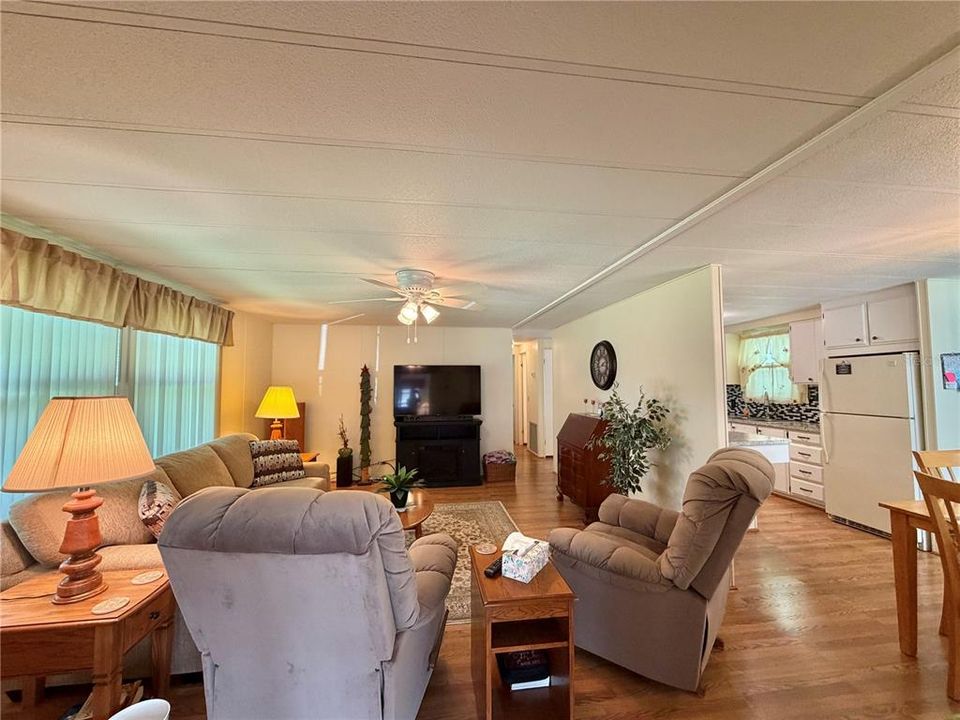 For Sale: $139,000 (2 beds, 2 baths, 1056 Square Feet)