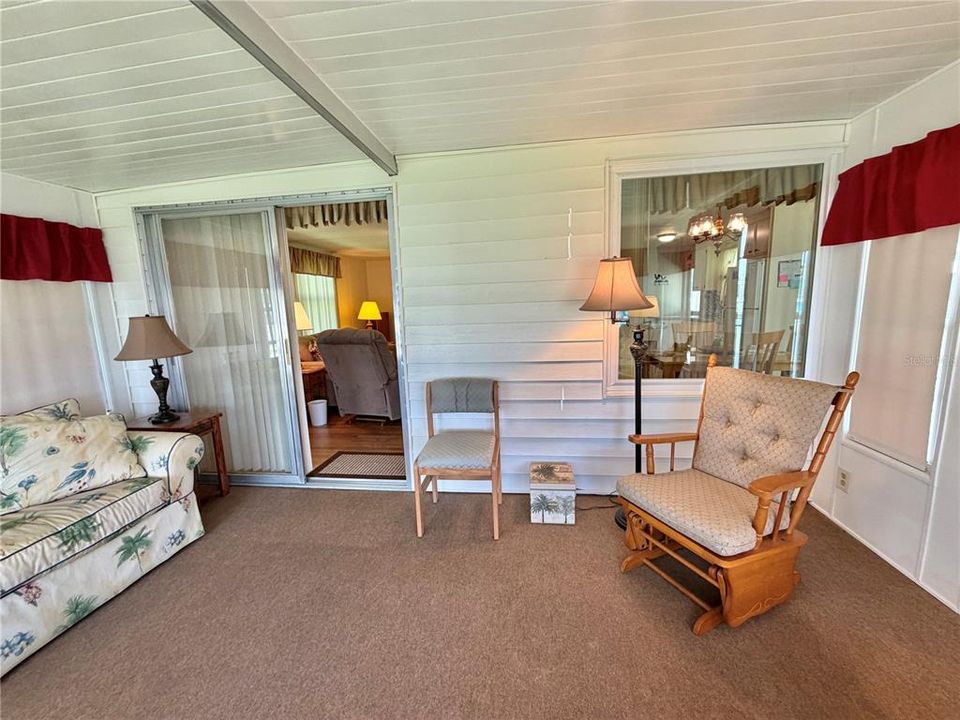 For Sale: $139,000 (2 beds, 2 baths, 1056 Square Feet)