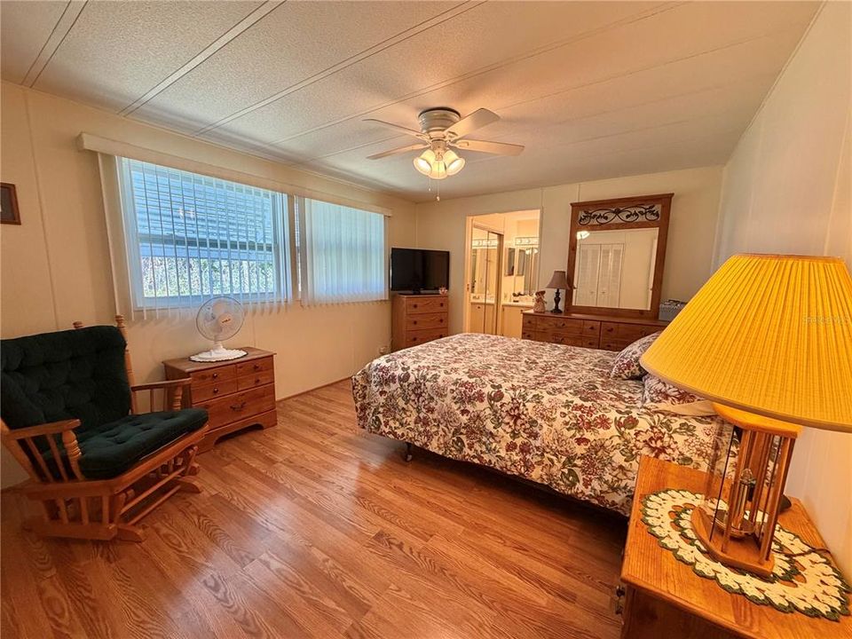 For Sale: $139,000 (2 beds, 2 baths, 1056 Square Feet)