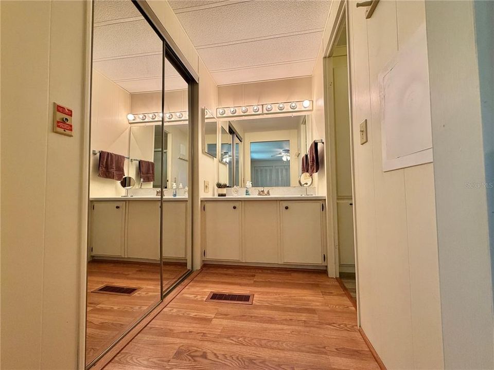 For Sale: $139,000 (2 beds, 2 baths, 1056 Square Feet)