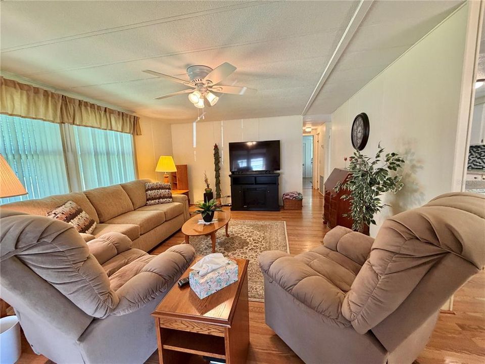 For Sale: $139,000 (2 beds, 2 baths, 1056 Square Feet)