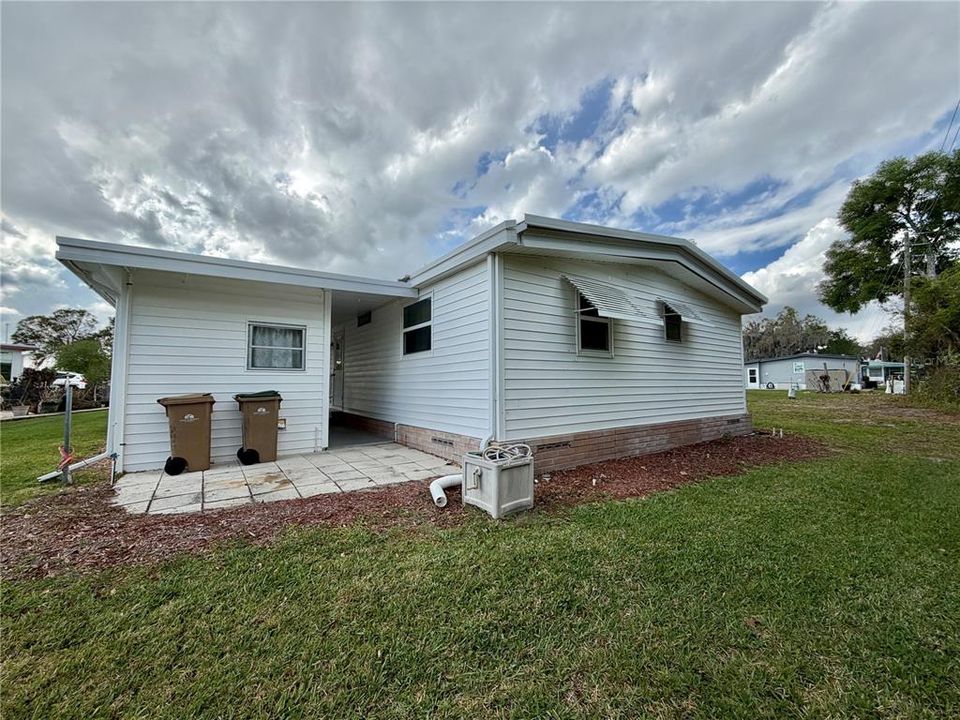 For Sale: $139,000 (2 beds, 2 baths, 1056 Square Feet)