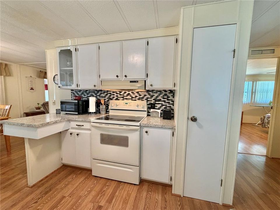 For Sale: $139,000 (2 beds, 2 baths, 1056 Square Feet)