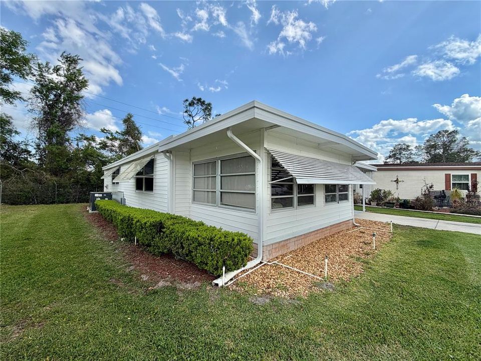 For Sale: $139,000 (2 beds, 2 baths, 1056 Square Feet)