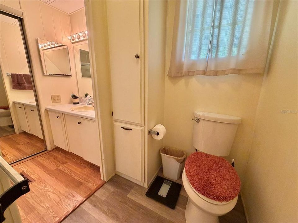 For Sale: $139,000 (2 beds, 2 baths, 1056 Square Feet)