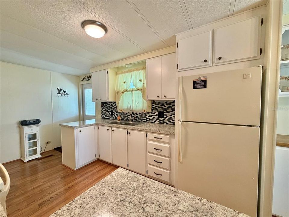 For Sale: $139,000 (2 beds, 2 baths, 1056 Square Feet)