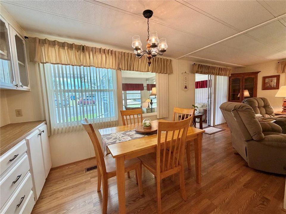 For Sale: $139,000 (2 beds, 2 baths, 1056 Square Feet)