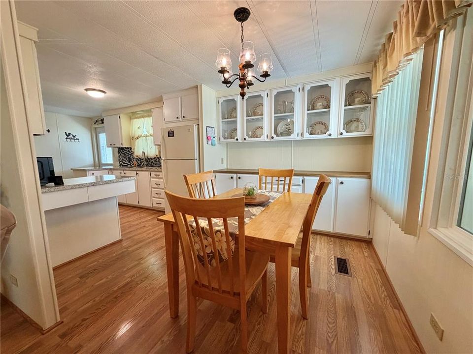 For Sale: $139,000 (2 beds, 2 baths, 1056 Square Feet)