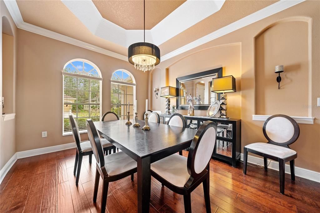 Activo con contrato: $599,000 (5 camas, 3 baños, 3530 Pies cuadrados)